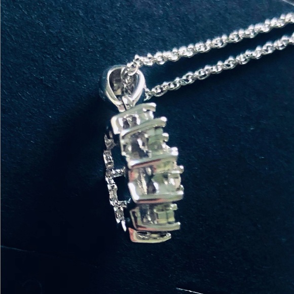 DIAMOND AND SILVER FLORAL PENDANT NECKLACE - Picture 3 of 8